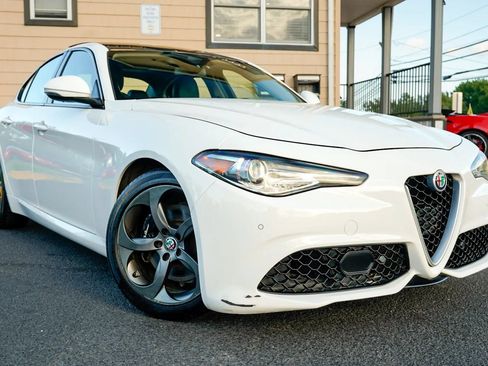 Used 2017 Alfa Romeo Giulia AWD image 3