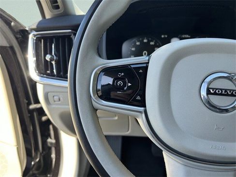 Used 2017 Volvo S90 T6 Momentum w/ Vision Package image 29