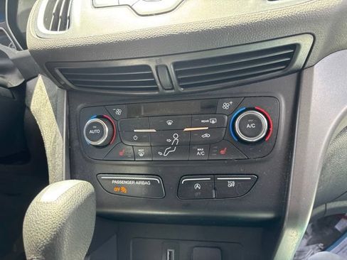 Used 2017 Ford Escape SE w/ SE Cold Weather Package FWD image 17