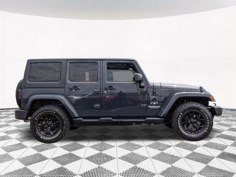 Used 2017 Jeep Wrangler Unlimited Sahara w/ Connectivity Group AWD/4WD image 11