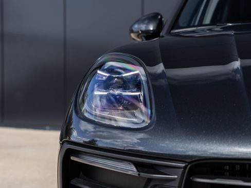 Certified 2026 Porsche Macan AWD/4WD image 21
