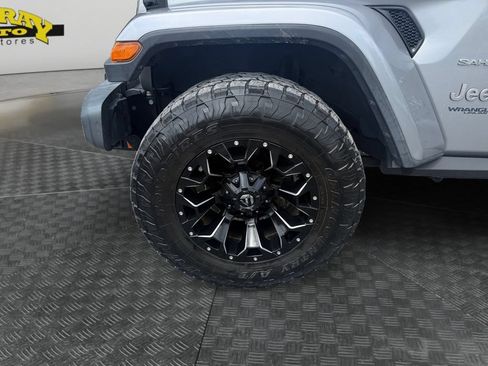 Used 2019 Jeep Wrangler Unlimited Sahara AWD/4WD image 14
