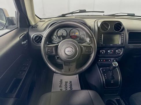 Used 2015 Jeep Patriot Latitude FWD image 23