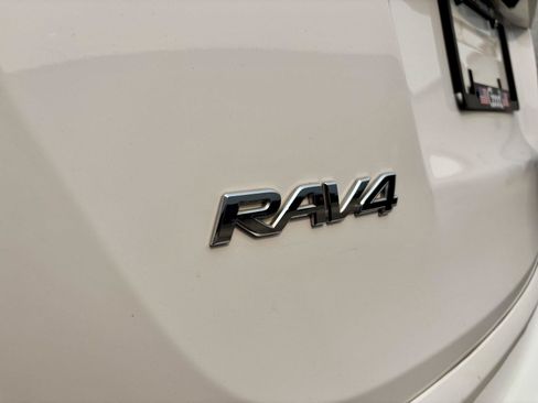 Used 2016 Toyota RAV4 XLE AWD/4WD image 16