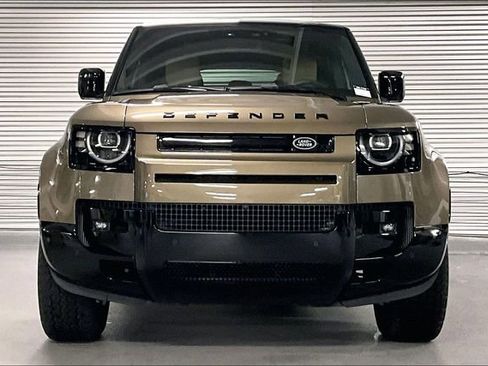 New 2026 Land Rover Defender 110 X-Dynamic SE image 2