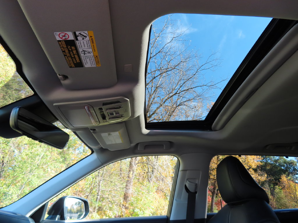 Used 2021 Toyota Highlander XLE AWD/4WD image 5
