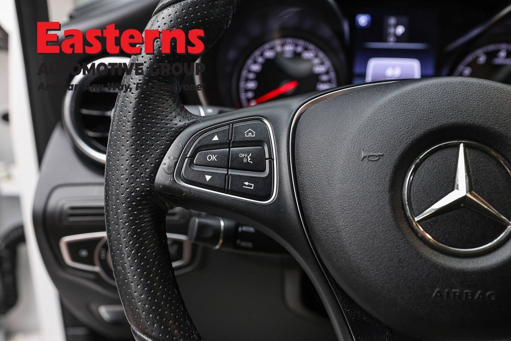 Used 2019 Mercedes-Benz GLC 300 4MATIC w/ Premium Package image 15