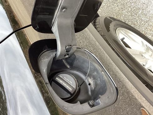 Used 2021 Chevrolet Trax LT w/ Premium Seat Package image 17