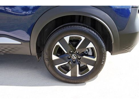 Certified 2025 Nissan Kicks SR w/ Illumination Package FWD image 31