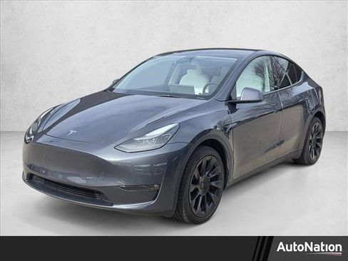 Used 2023 Tesla Model Y Long Range image 1