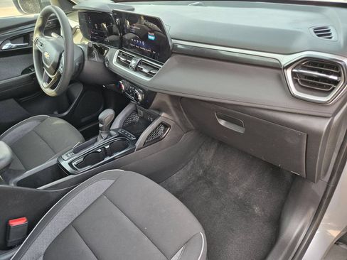 Used 2025 Chevrolet TrailBlazer LT AWD/4WD image 33