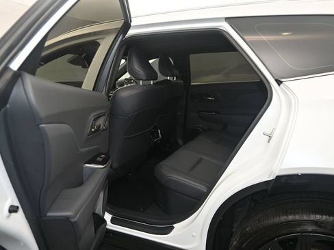 Used 2025 Toyota Crown Signia w/ Advanced Technology Package AWD/4WD image 11