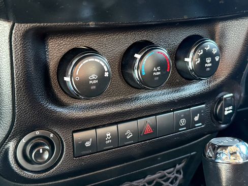 Used 2018 Jeep Wrangler Sport image 18