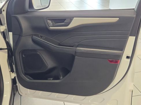 Used 2022 Ford Escape SE FWD image 5