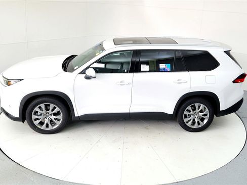 New 2025 Toyota Grand Highlander FWD image 14