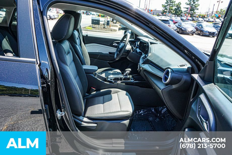 Used 2025 Chevrolet Trax LT FWD image 22