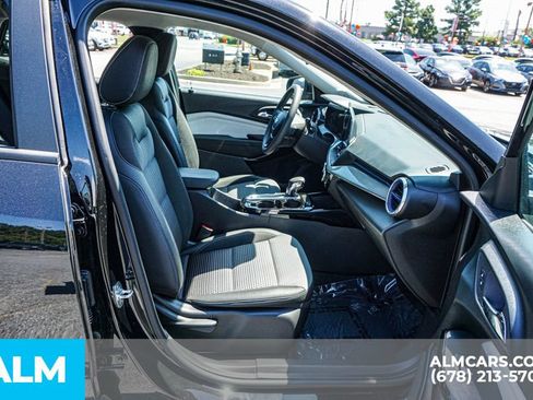 Used 2025 Chevrolet Trax LT FWD image 22