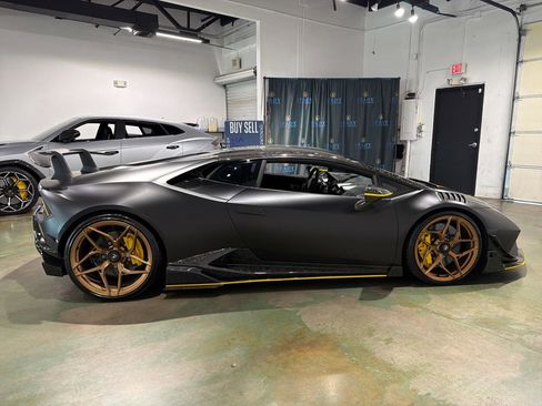 Used 2018 Lamborghini Huracan AWD/4WD image 10