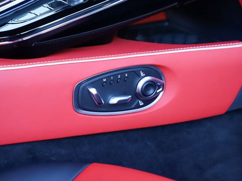 Used 2025 Aston Martin V8 Vantage Coupe image 32