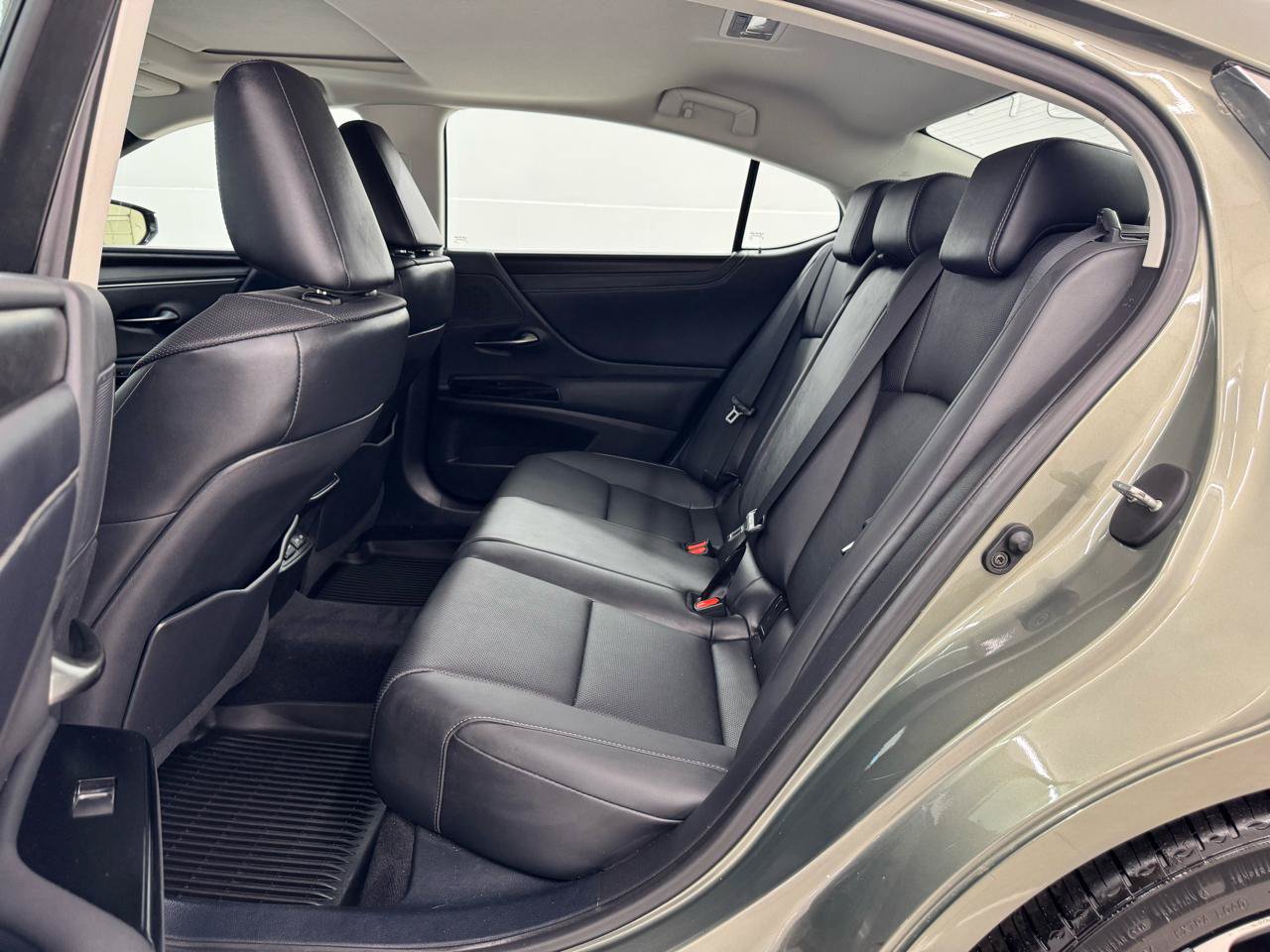 Used 2022 Lexus ES 350 w/ Premium Package FWD image 16