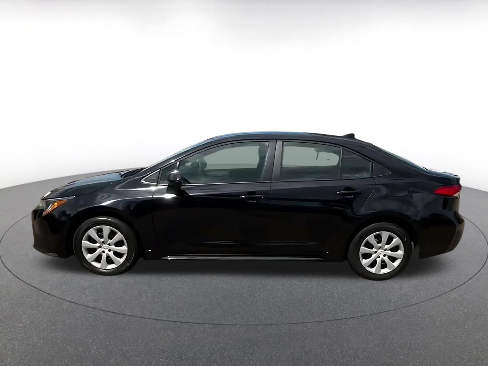 Used 2025 Toyota Corolla LE FWD image 9