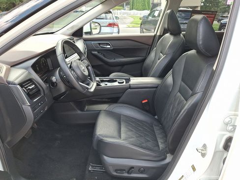 Certified 2022 Nissan Rogue Platinum w/ Head-Up Display Package image 14