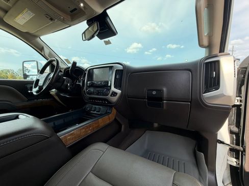 Used 2015 GMC Sierra 2500 SLT w/ Duramax Plus Package AWD/4WD image 25