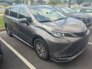 Used 2021 Toyota Sienna XLE FWD video 1
