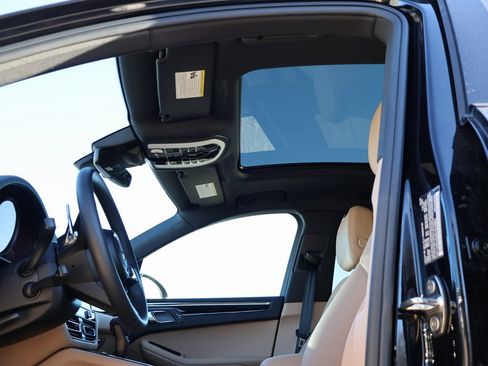 New 2025 Porsche Macan S image 35