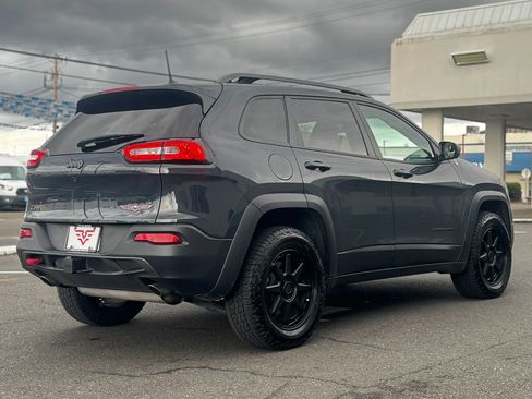Used 2017 Jeep Cherokee Trailhawk w/ Comfort/Convenience Group image 5
