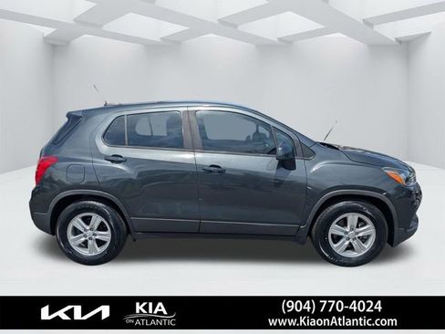 Used 2020 Chevrolet Trax LS image 2
