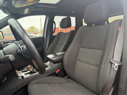 Used 2017 Jeep Grand Cherokee Laredo image 22