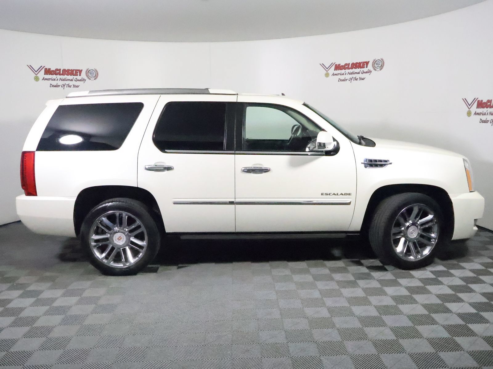 Used 2014 Cadillac Escalade Platinum AWD/4WD image 3