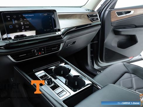 Used 2024 Volkswagen Atlas SE FWD image 23
