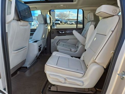 Used 2021 GMC Yukon XL Denali w/ Denali Premium Package image 31