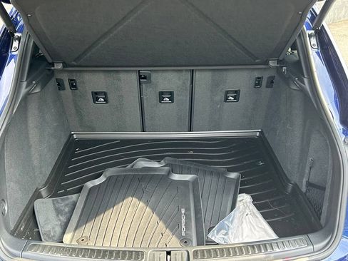 Certified 2026 Porsche Macan AWD/4WD image 29