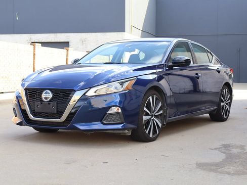 Used 2020 Nissan Altima 2.5 SR FWD image 2