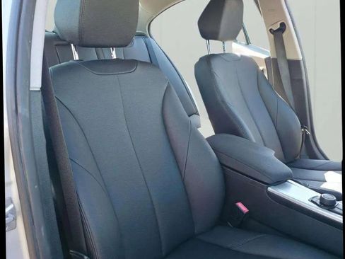 Used 2017 BMW 320i Sedan image 17