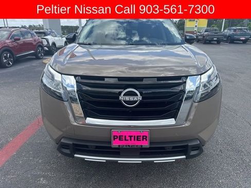 Used 2024 Nissan Pathfinder Platinum image 8