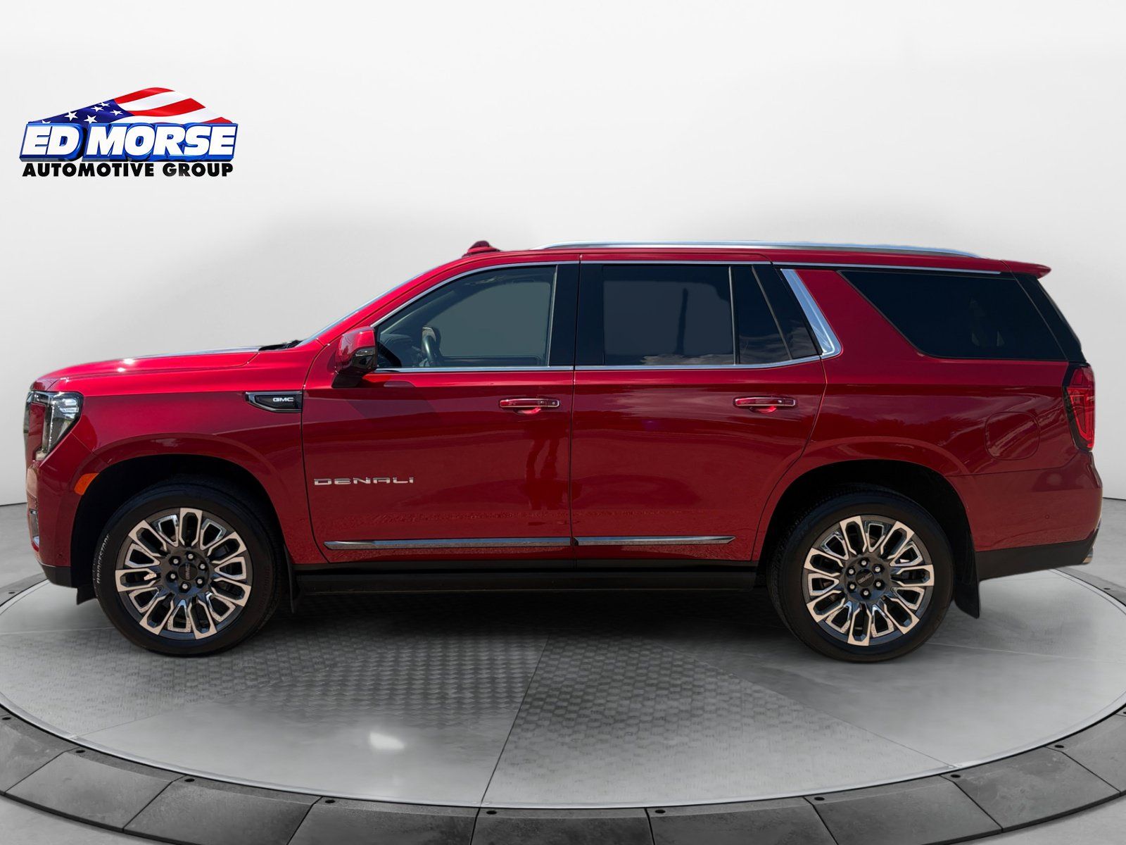 Used 2024 GMC Yukon Denali Ultimate AWD/4WD image 2