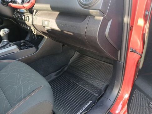 Used 2017 Toyota Tacoma TRD Sport image 26