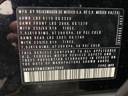 New 2025 Volkswagen Tiguan SE image 30