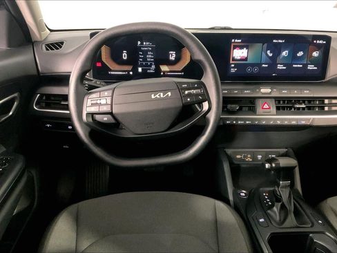Certified 2025 Kia K4 FWD image 5