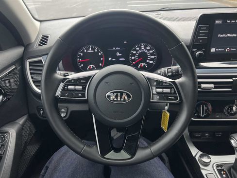 Used 2021 Kia Seltos S image 11