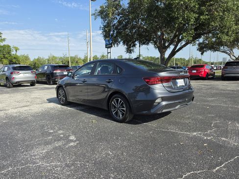 Used 2023 Kia Forte LXS FWD image 7