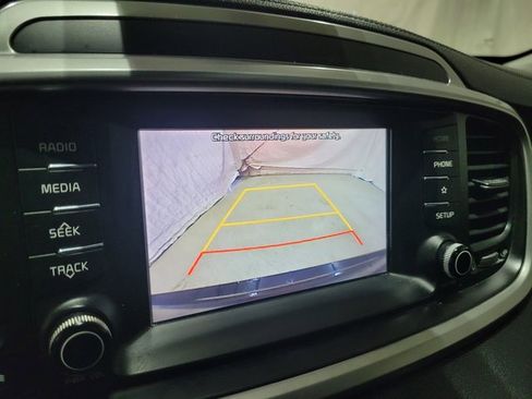 Used 2019 Kia Sorento L image 6
