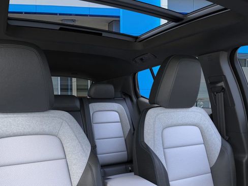 New 2025 Chevrolet Equinox EV LT image 24