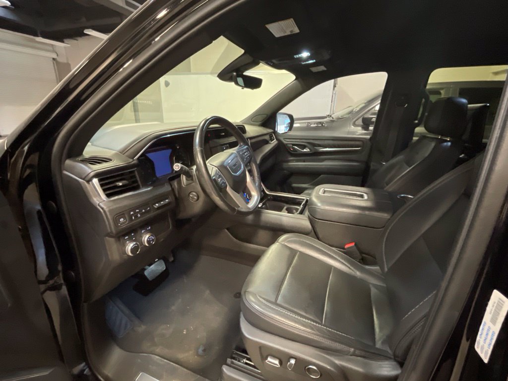 Used 2021 GMC Yukon XL Denali w/ Denali Premium Package AWD/4WD image 17