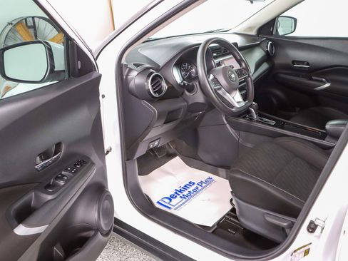 Used 2021 Nissan Kicks SV image 3