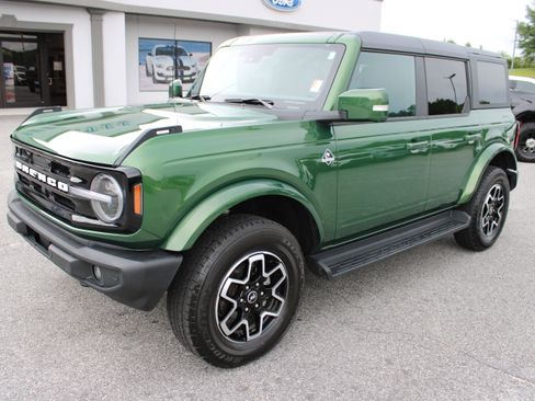Used 2025 Ford Bronco Outer Banks AWD/4WD image 2